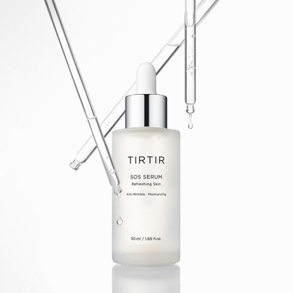 三位不同膚色的女性近拍，底妝通透有光澤，穿著白色服裝，右側留白寫著 BASE